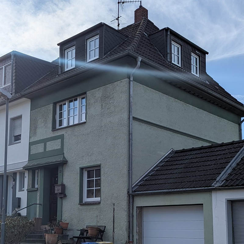 Professionelle Hausfassade streichen